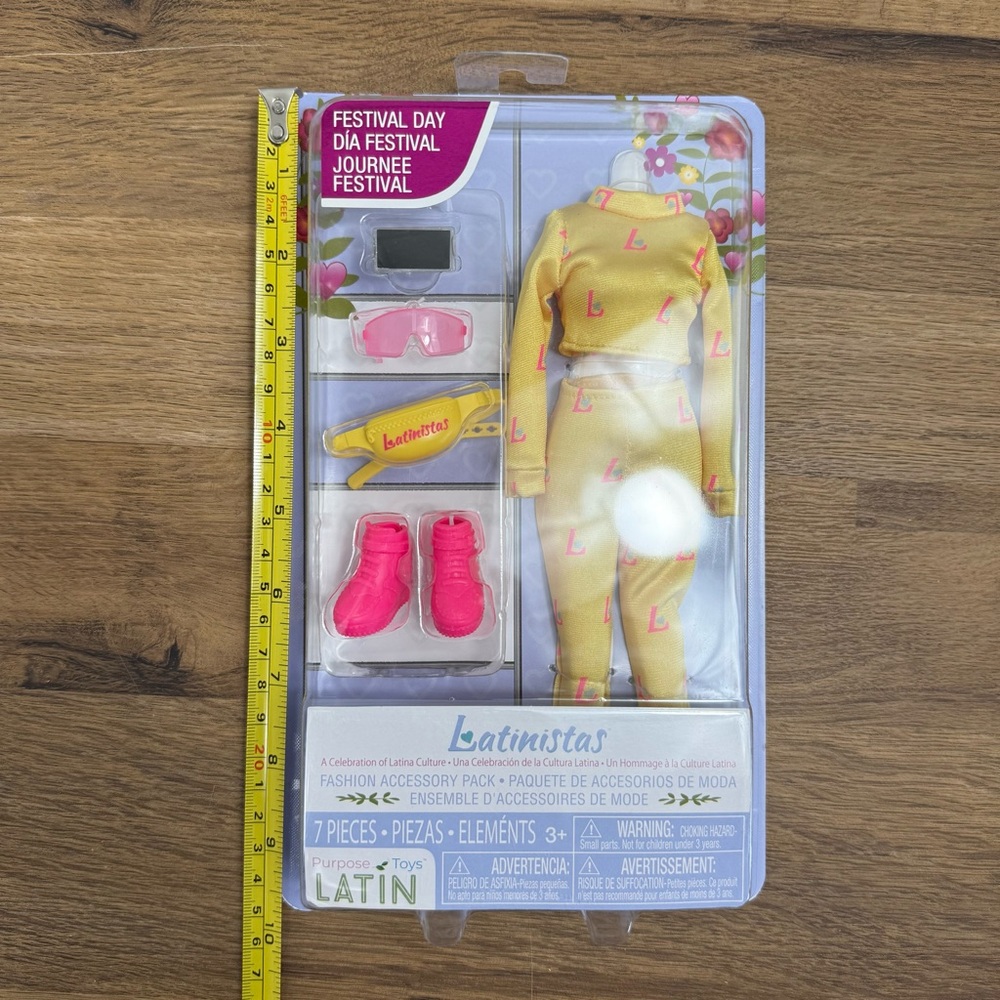NWT Latinistas Día Festival Festival Day Fashion Doll Outfit & Accessories Set - Picture 2 of 4